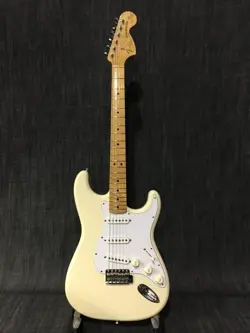ST-68 STRATOCASTER WHITE