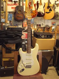 FENDER JAPAN ST-62L ELECTRIC GUITAR USED GOOD CONDITION F/S FROM JAPAN 0228094