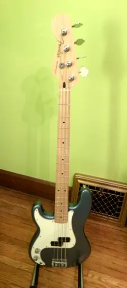BASS LEFT-HANDED WITH