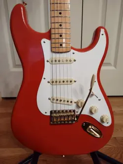 FENDER CLASSIC SERIES FIESTA RED STRATOCASTER GOLD HARDWARE