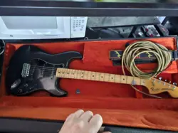 VINTAGE FENDER STRATOCASTERPREVIOUSLY