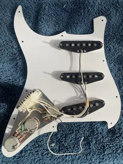 LOADED PICKGUARD JV