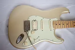 STRATOCASTER DELUXE HSS