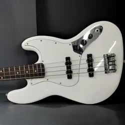 FENDER PLAYER JAZZ BASS POLAR WHITE WITH ORIGINAL PICKUPS, SOFT CASE, USED