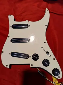 PICKGUARD W/HOT