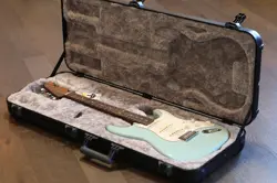 2017 FENDER LIMITED EDITION AMERICAN PROFESSIONAL STRATOCASTER DAPHNE BLUE +OHSC