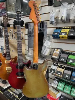 FENDER GUITAR MUSTANG