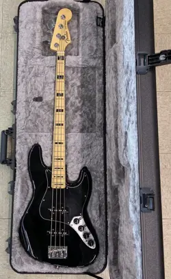 2018 FENDER AMERICAN ELITE JAZZ BASS W/OHSC EXCELENT CONDITION