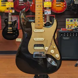 ULTRA STRATOCASTER MADE