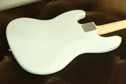 FENDER MADE IN JAPAN HERITAGE  60S JAZZ BASS   OLYMPIC WHITE