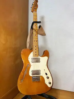 74 ELECTRIC GUITAR
