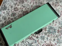 FENDER SEA FOAM GREEN GUITAR HARD CASE STRATOCASTER TELECASTER