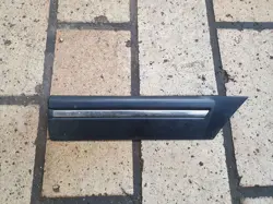 RIGHT FENDER TRIM