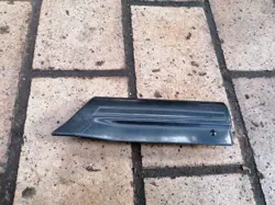 RIGHT FENDER MOLDING