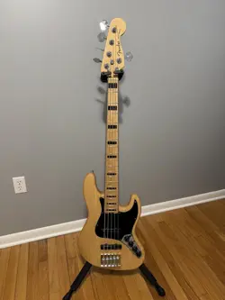 FENDER AMERICAN ELITE 5 STRING JAZZ BASS NATURAL FINISH WITH HARD CASE