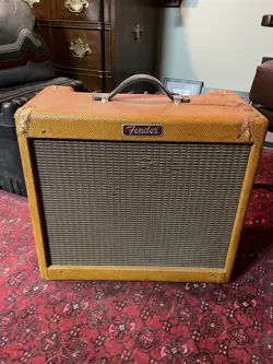 FENDER BLUES JUNIOR 15-WATT TUBE COMBO AMP LACQUERED TWEED