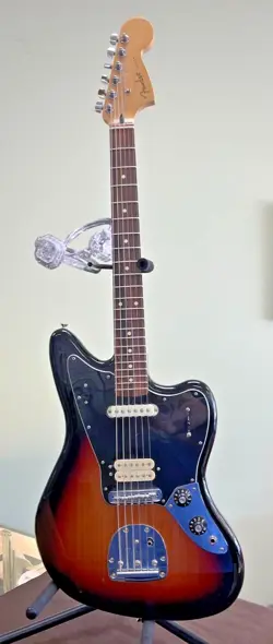 2022 FENDER PLAYER SERIES JAGUAR 3-COLOR SUNBURST PAU FERRO ELECTRIC GUITAR