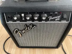 FENDER FRONTMAN 10