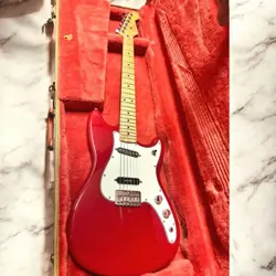 FENDER DUO SONIC ELECTRIC GUITAR, SEYMOUR DUNCAN PICKUPS, USED