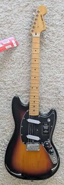 FENDER PLAYER II MUSTANG ELECTRIC GUITAR, MAPLE FINGERBOARD, 3 COLOR SUNBURST