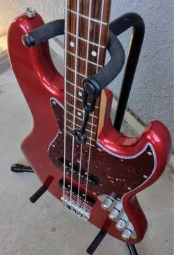 SQUIER BY FENDER JAZZ BASE