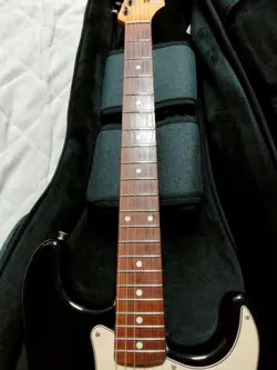 STRATOCASTER NARURA