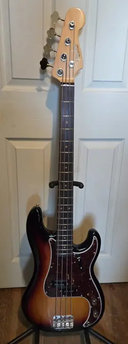 FENDER AMERICAN ORIGINAL 60S PRECISION BASS 2022 - 3 COLOR SUNBURST