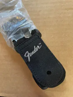 FENDER GUITAR STRAP, BLACK WITH WHITE RUNNING LOGO