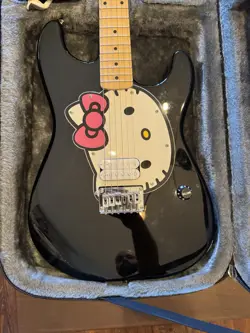 HELLO KITTY FENDER STRATOCASTER GUITAR ORIGINAL 2007  - BLACK