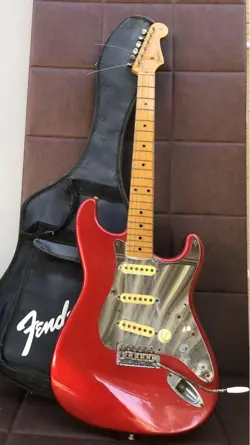 ELECTRIC GUITAR FENDER STRATOCASTER RED MADE IN JAPAN S/N E934226 WITH CASE