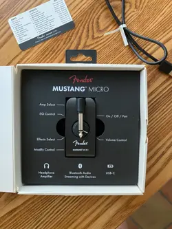 FENDER MUSTANG MICRO GUITAR MODELING RECHARGEABLE HEADPHONE - BLACK, EXCELLENT