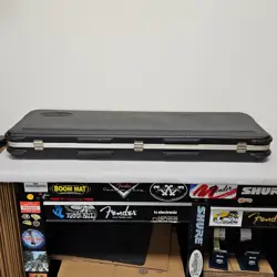 SKB BLACK HARDSHELL CASE FITS FENDER STRAT / TELE SIZED ELECTRIC GUITAR