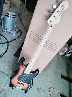 FENDER DELUXE ACTIVE/PASSIVE PRECISION BASS SPECIAL..SUNBURST MIM