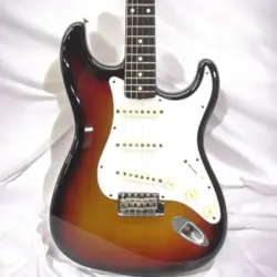 FENDER JAPAN ST62-650 STRATOCASTER ELECTRIC GUITAR - 3.55KG USED