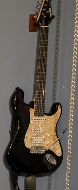 MIDDLE PICKUP FENDER