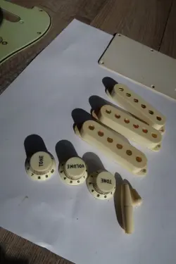 61 FENDER STRATOCASTER