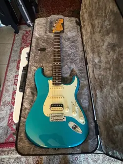 FENDER AMERICAN PROFESSIONAL II STRATOCASTER HSS - MIAMI BLUE W/ROSEWOOD FB