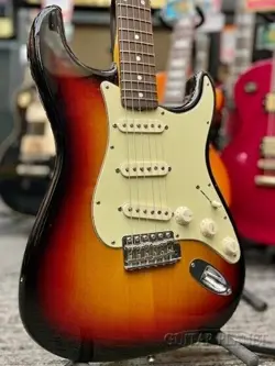 FENDER AMERICAN VINTAGE '62 STRATOCASTER 'THIN LACQUER' -3-COLOR SUNBURST- 2007
