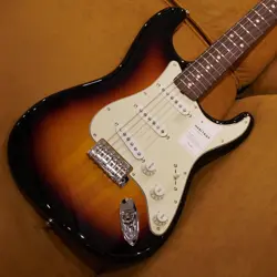 FENDER MADE IN JAPAN HERITAGE 60S STRATOCASTER, ROSEWOOD FINGERBOARD, 3-COLOR SU