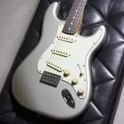 FENDER ROBERT CRAY STRATOCASTER INCA SILVER USED 2022 ALDER BODY W/SOFT CASE