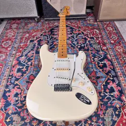 STRATOCASTER SCALLOPED FRETBOARD