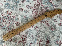 TOP STRATOCASTER GUITAR