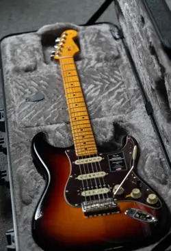 FENDER AMERICAN PROFESSIONAL II STRATOCASTER HSS 3-COLOR SUNBURST MAPLE