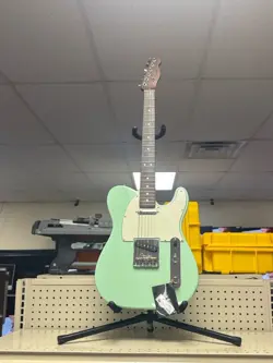 FENDER 2017 LIMITED EDITION AMERICAN PROFESSIONAL TELECASTER SOLID R (TDW037453)