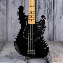 FENDER PLAYER II JAZZ BASS, BLACK