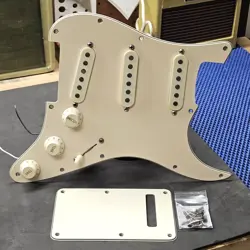 1990 FENDER AMERICAN STRAT LOADED PICKGUARD ALNICO V USA PICKUPS ELECTRIC GUITAR