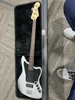 FENDER SQUIER JAGUAR BASS