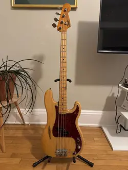 VINTAGE 1974 FENDER PRECISION BASS GUITAR