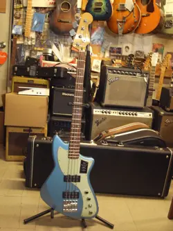 FENDER PLAYER PLUS ACTIVE METEORA BASS GOOD CONDITION FREE SHIPPING FROM JAPAN