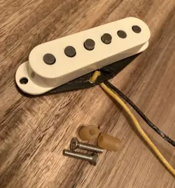 JOHNSON STRATOCASTER MIDDLE